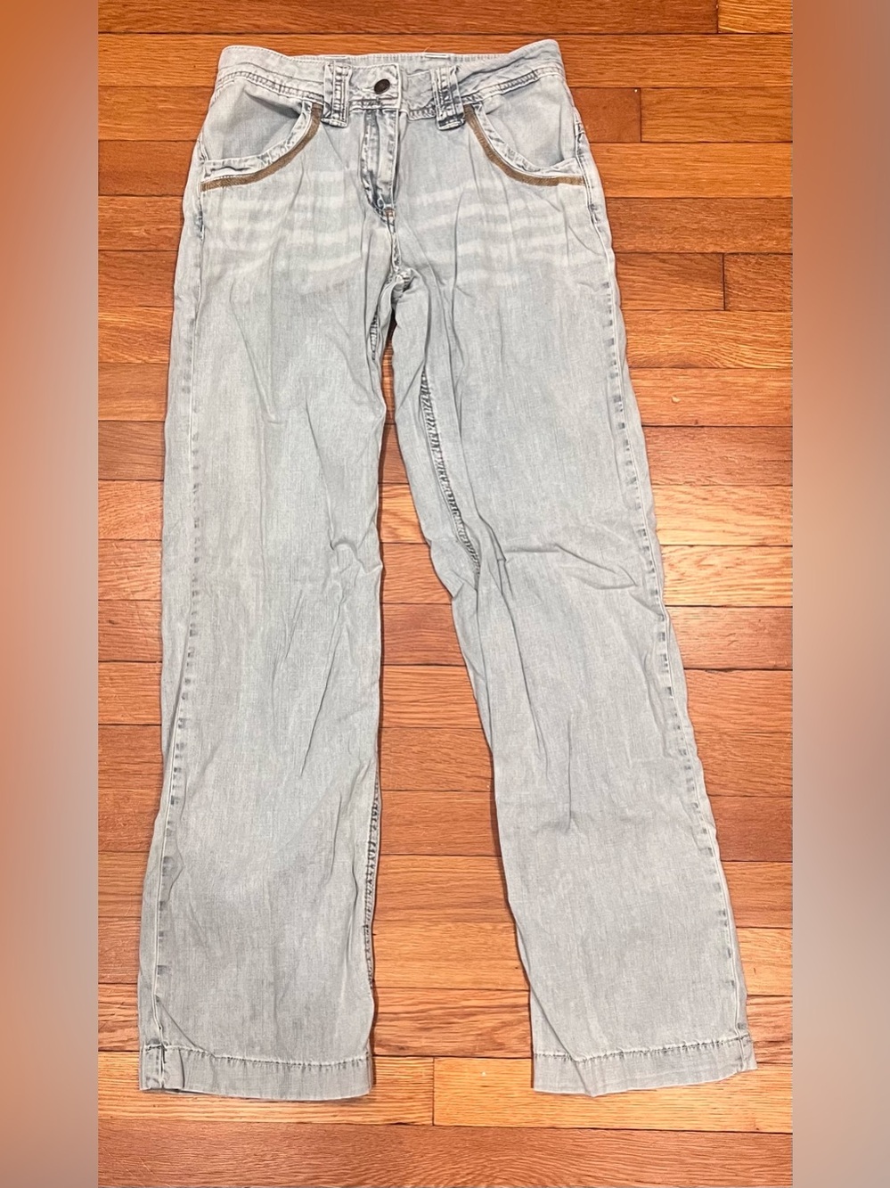 Subdued light weight early 2000 style jeans